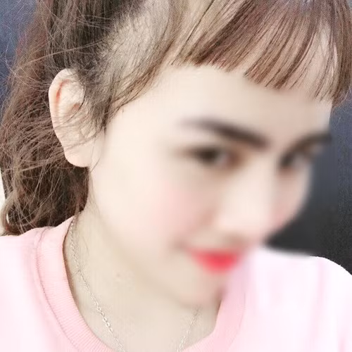 Với kiểu tóc mái nham nhở này phải công nhận rằng đây đúng là một kiểu tóc có thể giúp người ta "ăn gian tuổi" khá thành công.