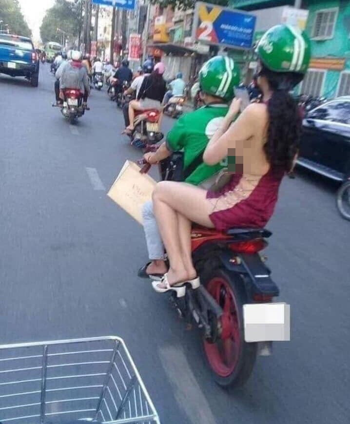 Phần lớn cư dân mạng cho rằng nghề xe ôm có lẽ là nghề số hưởng nhất năm, bởi lẽ họ được thường xuyên đưa đón nhiều cô gái xinh đẹp.