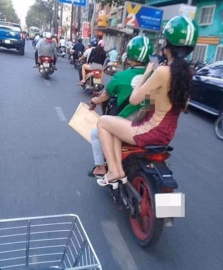 Phần lớn cư dân mạng cho rằng nghề xe ôm có lẽ là nghề số hưởng nhất năm, bởi lẽ họ được thường xuyên đưa đón nhiều cô gái xinh đẹp.