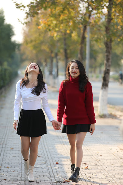 Mặc dù không nhuộm đỏ rực rỡ như ở Hàn Quốc, nhưng đứng giữa hàng phong này nhiều cô gái cứ ngỡ mình đang lưu lạc ở xứ sở kim chi.