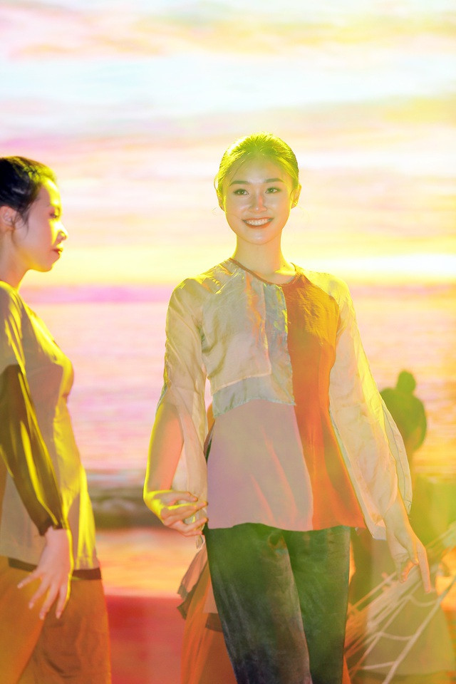 Nữ sinh đã học hỏi được nhiều thứ từ các anh chị lớp trên cũng như đóng góp một phần nhỏ ý nghĩa cho cộng đồng.