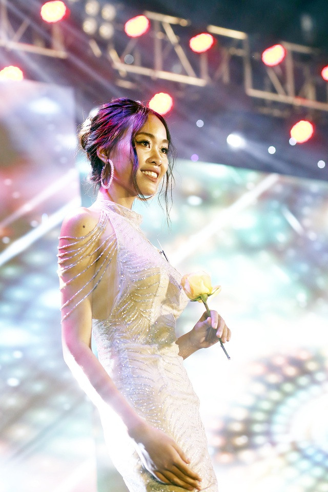 Dương Phạm Kỳ Duyên sinh ngày 19/8/2002 là Hoa khôi của trường ĐH Phương Đông.