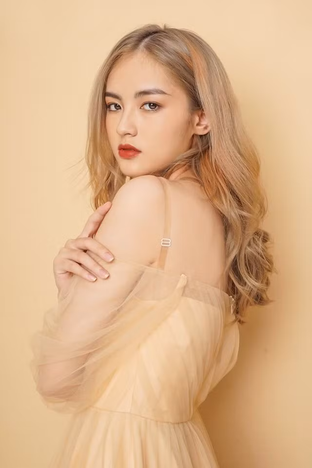 Nguyễn Hà My sinh năm 1999, đến từ Phú Thọ, đang là sinh viên năm 4 ngành Thương mại quốc tế Đại học Ngoại Thương Hà Nội.