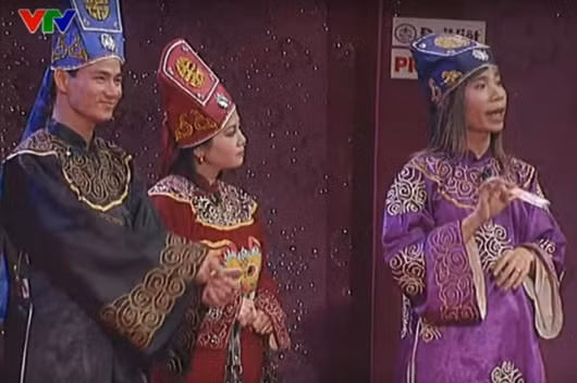 Sang năm 2006, "Bắc Đẩu" Công Lý vẫn mang trên mình bộ áo dài, nhưng phần tóc giả có phần khác hơn khi được ép thẳng.