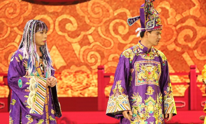 Táo Quân 2019: Bắc Đẩu diện trang phục tím và kiểu tóc dây thừng. Ảnh: Tổng hợp