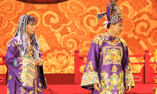 Táo Quân 2019: Bắc Đẩu diện trang phục tím và kiểu tóc dây thừng. Ảnh: Tổng hợp