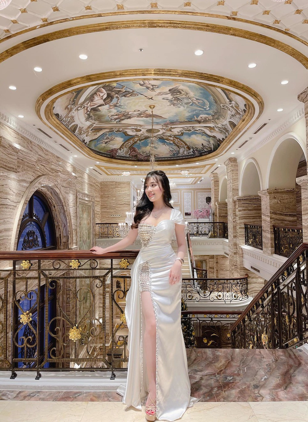 Mới đây, cô giáo Âu Hà My đã đăng một bức hình xinh đẹp của mình kèm caption úp mở nhận được rất nhiều sự chú ý của cộng đồng mạng.