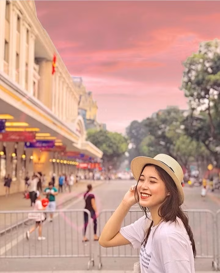 Với chiều cao và nhan sắc của nổi bật, Đặng Thu Huyền được kì vọng sẽ trở thành một người đẹp đại diện cho làng bóng chuyền trong thời gian tới. Ảnh: Tổng hợp