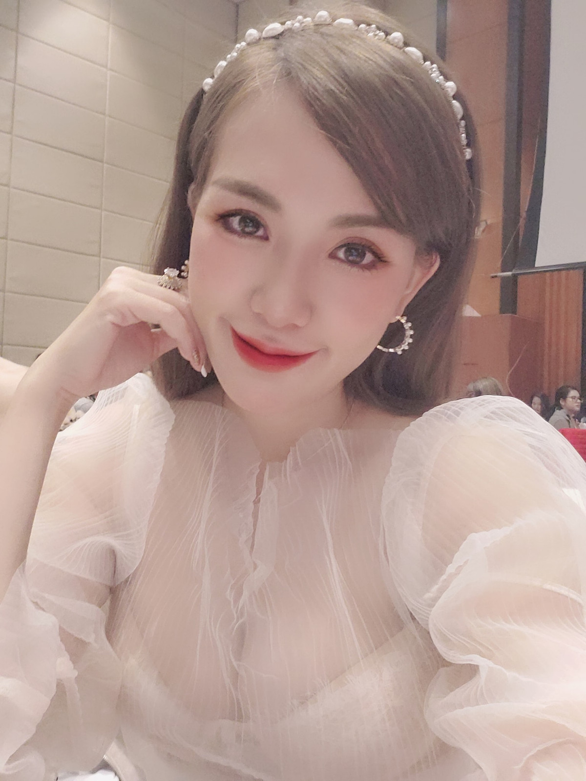 Hiện tại, ngoài làm kinh doanh, Mai Thỏ còn tham gia diễn xuất, làm MC cho một số chương trình.