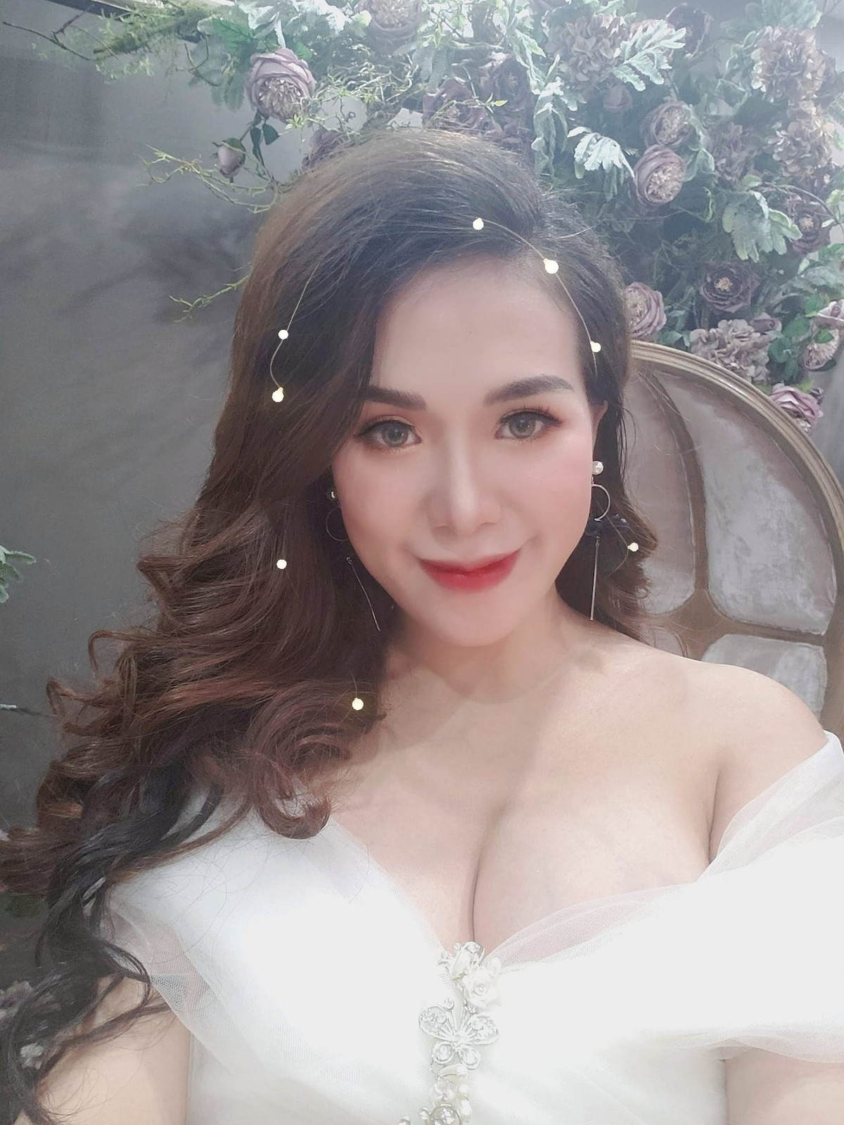 Trải qua hai lần sinh nở nhưng nàng hot girl đời đầu vẫn giữ được sắc vóc "vạn người mê". Ảnh: Facebook nhân vật