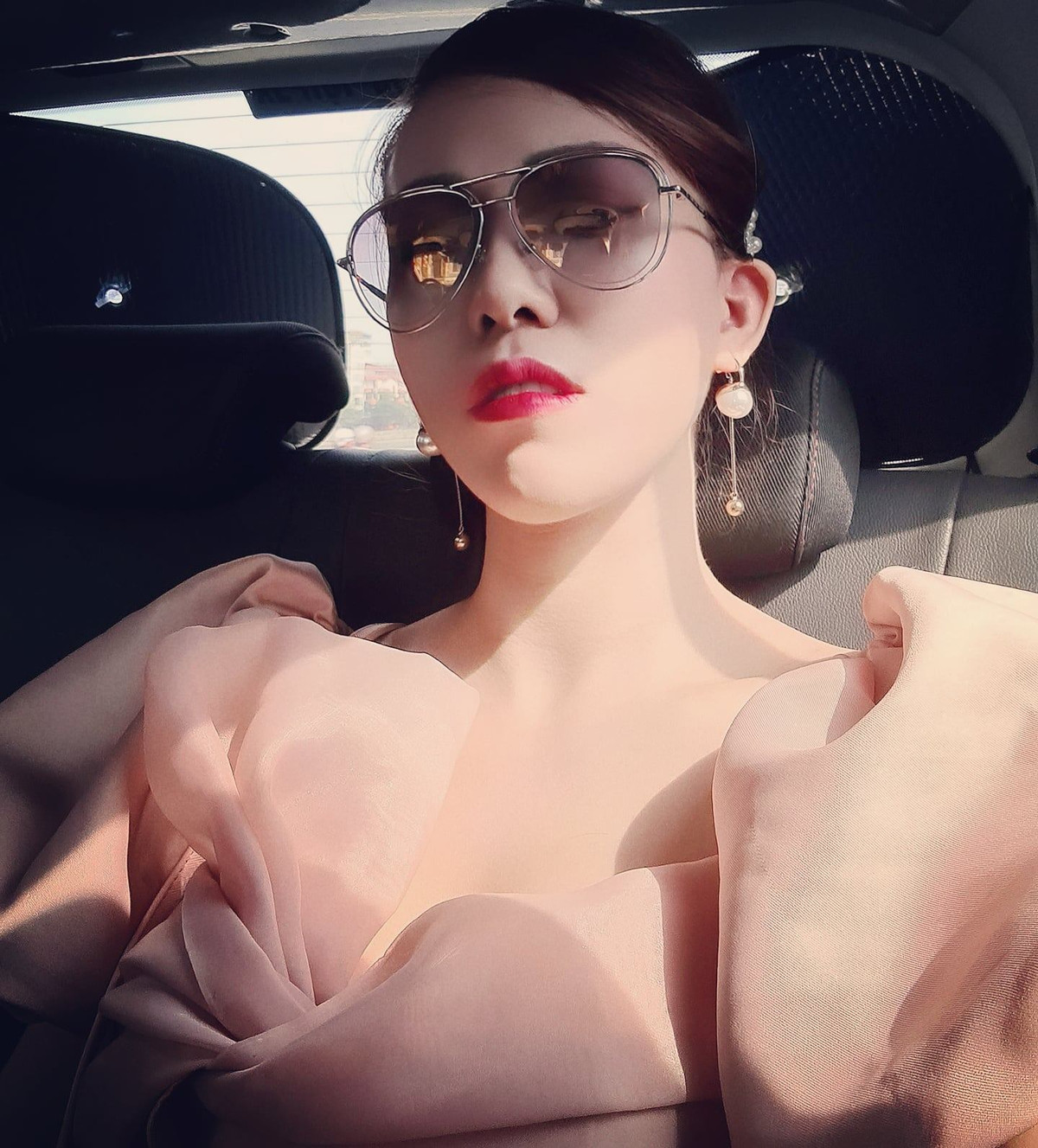 Những hình ảnh nóng bỏng khoe vóc dáng cô nàng vẫn đăng tải đều đặn trên trang cá nhân và nhận về không ít lời khen ngợi.