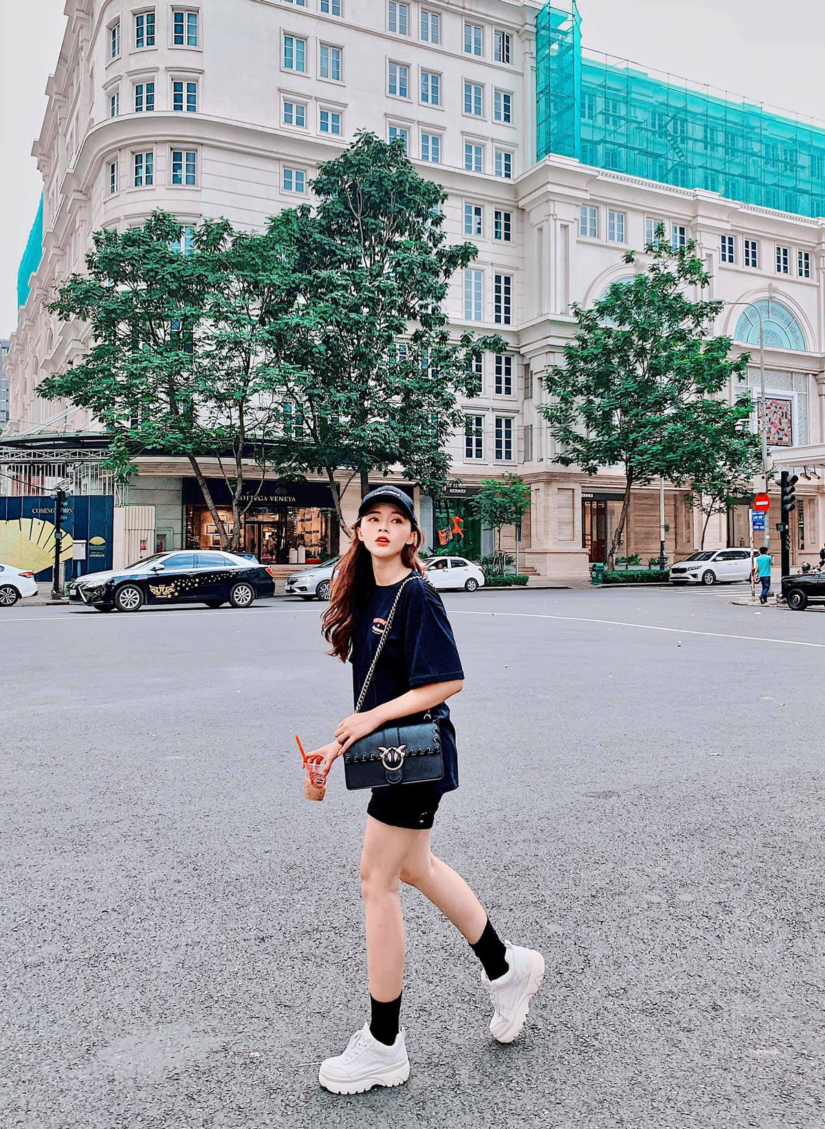 Hiện tại, Lan Hương cho biết thu nhập của mình chủ yếu đến từ các hợp đồng quảng cáo, làm mẫu ảnh, KOL nhãn hàng.