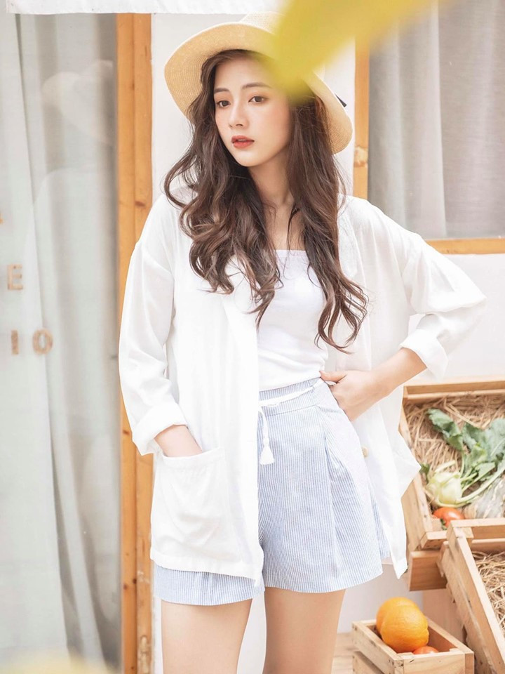 Từ một cô sinh viên ĐH Hutech bình thường, Lan Hương được mời làm mẫu chụp lookbook, bén duyên với web drama, trở thành diễn viên trẻ.