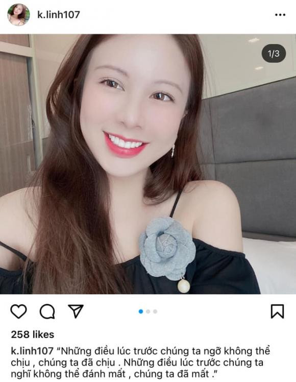 Cư dân mạng phát hiện ra dạo gần đây Khánh Linh thường xuyên đăng những status có nội dung buồn, ẩn ý chuyện tan hợp.