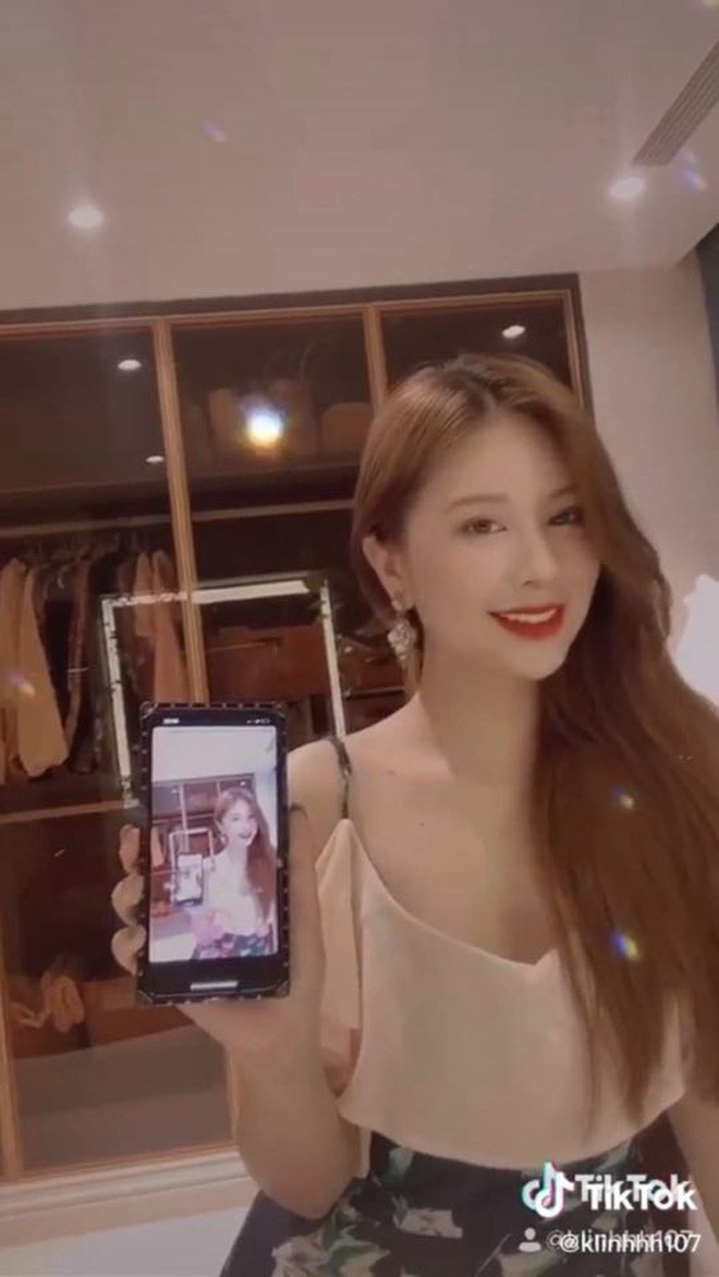 Dù chỉ đăng tải "sương sương" lên Tik Tok nhưng ai cũng dễ dàng nhận thấy nhan sắc của vị tiểu thư này xinh đẹp không khác gì bất kỳ hot girl nào. Ảnh: IG nhân vật