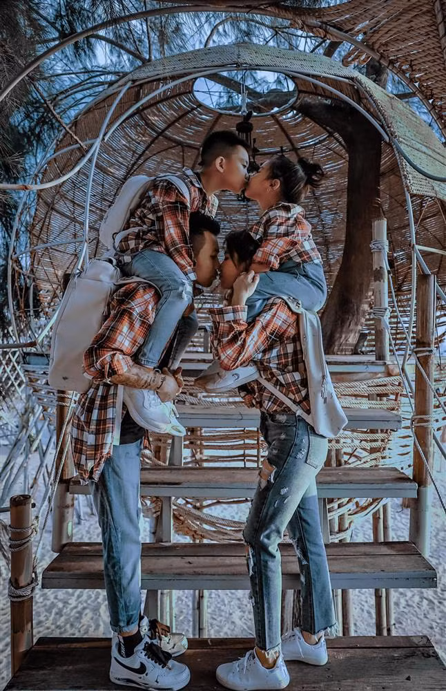 Mới đây, Minh Nhựa - Mina Phạm lại gây chú ý khi chia sẻ bức ảnh gia đình hạnh phúc khi cùng nhau đi du lịch trên Facebook. Ảnh: Mina Phạm