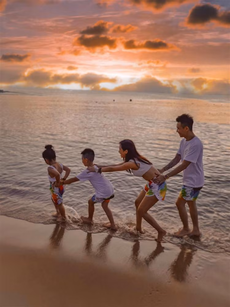 Gia đình Minh Nhựa có những khoảnh khắc tuyệt vời bên nhau.