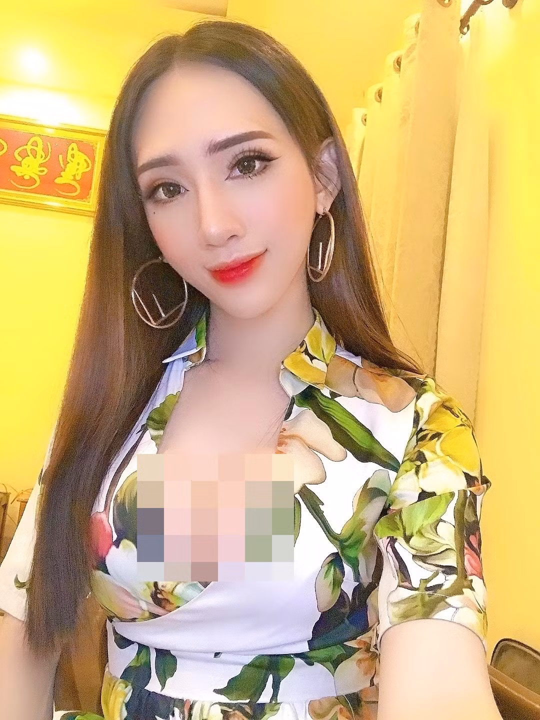 Trước đó, Minh Anh thường tham gia các cuộc thi nhan sắc dành cho người chuyển giới và không ít lần đạt giải.