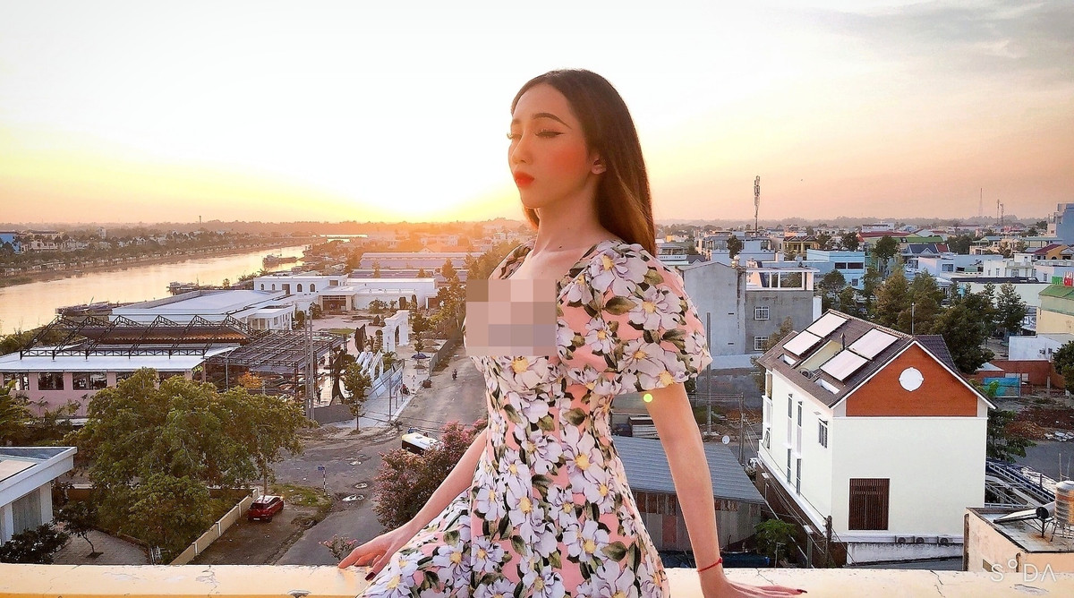 Minh Anh ngày càng ăn mặc táo bạo, gợi cảm hơn trong vài tháng trở lại đây.