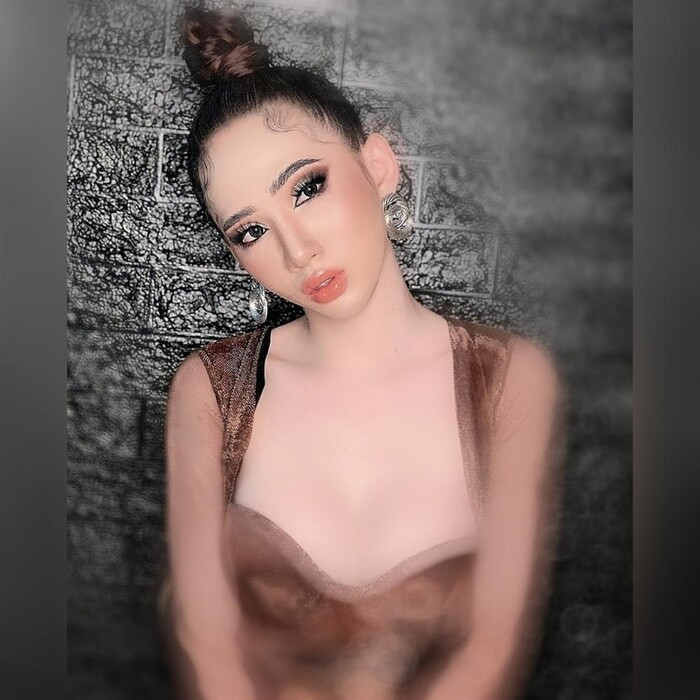 Mặc dù là người chuyển giới từ nam sang nữ, thế nhưng Minh Anh vẫn sở hữu được ngoại hình mềm mại, duyên dáng không khác gì một cô gái thực thụ.