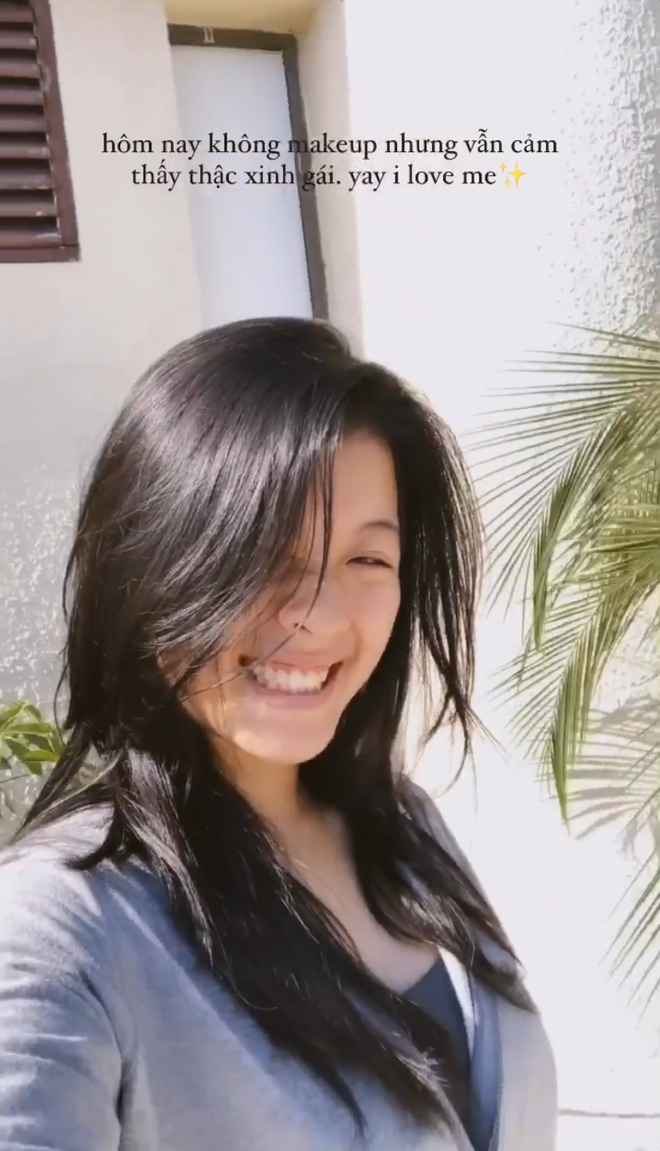 Thường ngày, mỗi khi xuất hiện trên mạng xã hội, Hồng Khanh đều trang điểm rất kĩ lưỡng.