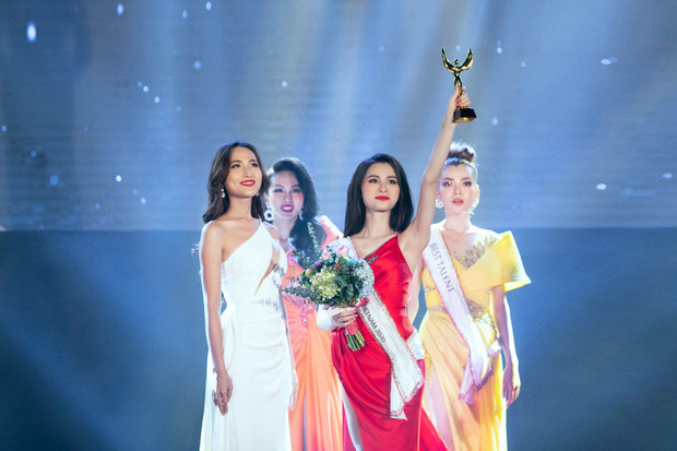 Không chỉ gây ấn tượng bằng vẻ ngoài đẹp xuất sắc, hot girl chuyển giới Tường Vi còn khiến nhiều người ấn tượng bởi chất giọng hơi trầm pha chút khàn. Ảnh: Tổng hợp