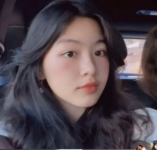 Lọ Lem gây ấn tượng với khán giả với gương mặt thanh tú, đường nét hài hòa.