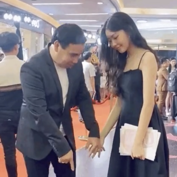 "Mỹ nhân nhí" sở hữu gương mặt bầu bĩnh với đường nét cân đối, biểu cảm nhẹ nhàng nữ tính của cô bé thật sự ghi điểm.