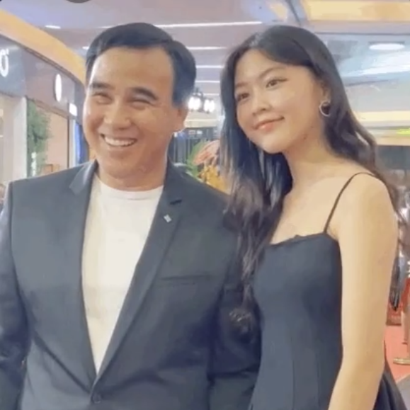 Thông qua khoảnh khắc quay lén, ái nữ nhà Quyền Linh hứa hẹn sẽ trở thành hot girl thế hệ mới trong tương lai nổi tiếng không kém cạnh gì đàn chị