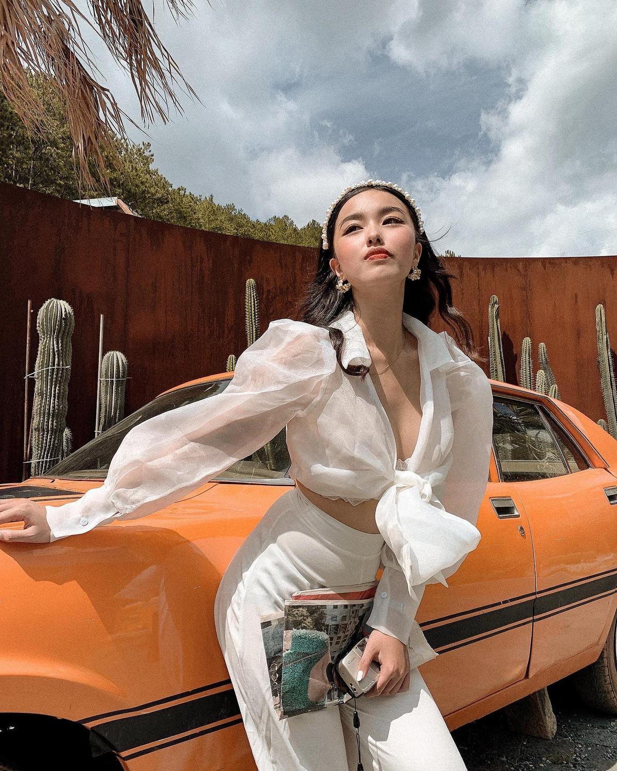 Mỗi bức ảnh của Sương Mai đều nhận về lượng like "khủng". Ảnh: Facebook nhân vật