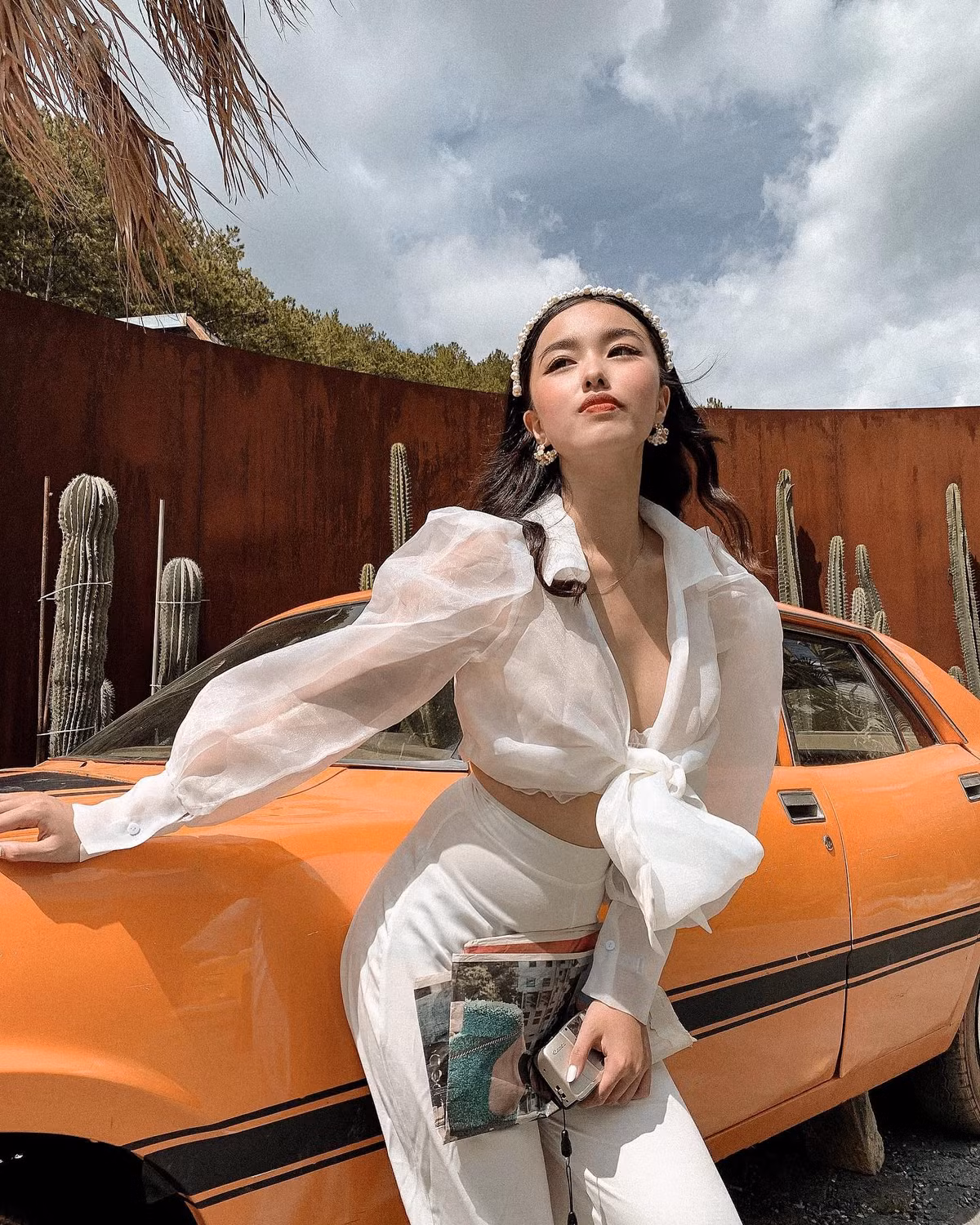 Mỗi bức ảnh của Sương Mai đều nhận về lượng like "khủng". Ảnh: Facebook nhân vật