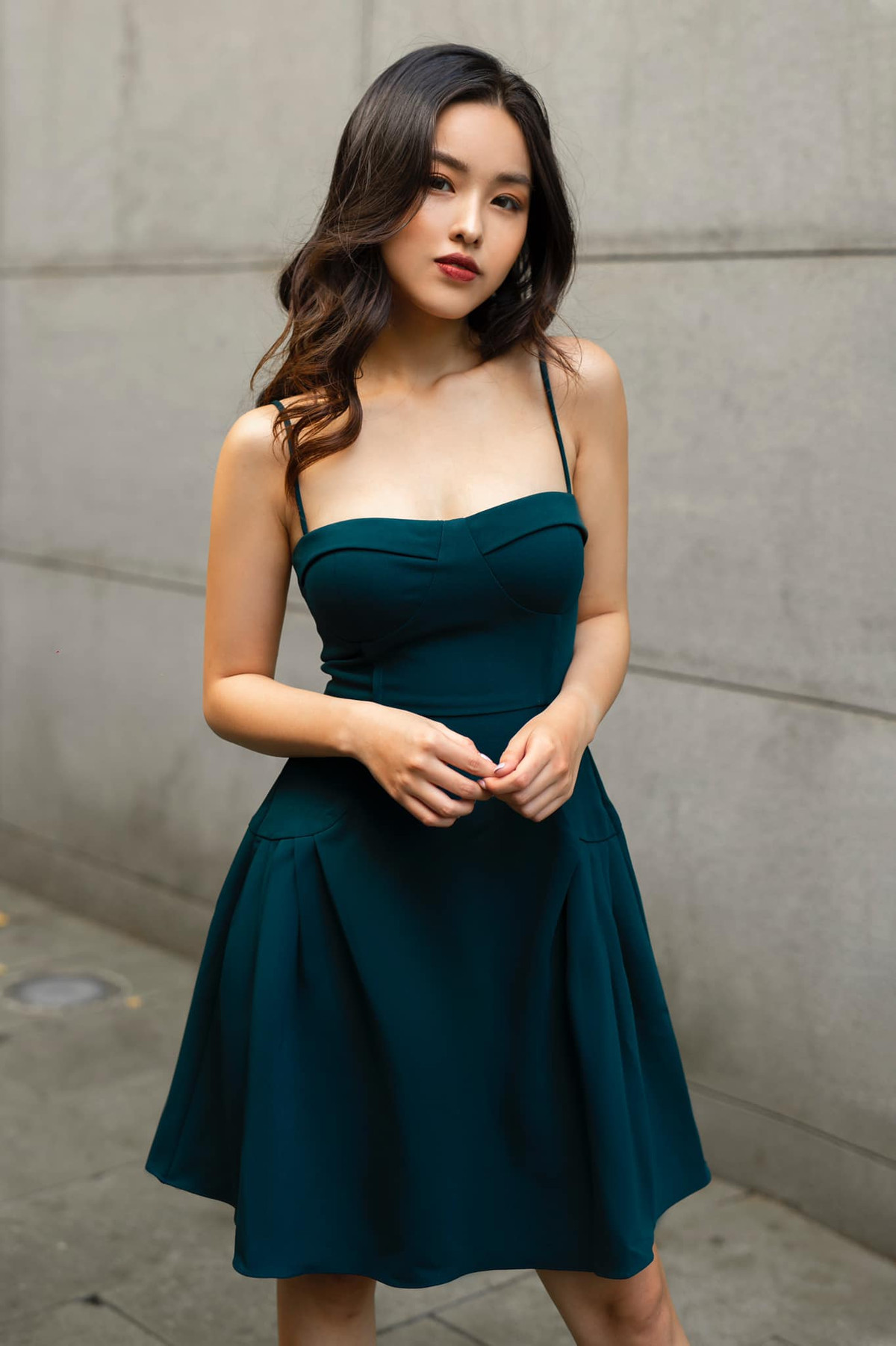 Chia sẻ về dự định của bản thân, Sương Mai muốn hoàn thành tốt việc học, trang bị cho mình kỹ năng, kiến thức cần thiết và hoàn thành tốt nhiệm vụ dưới cương vị của một hoa khôi.