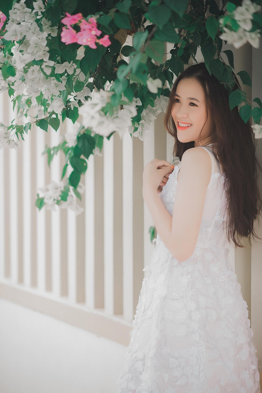 Nhờ sở hữu vẻ đẹp ngọt ngào nên 9X thường được gọi là "cô giáo hot girl”, “cô giáo mầm non xinh đẹp”...