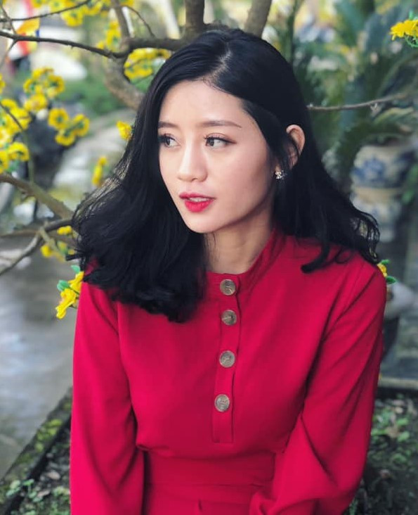 Nguyễn Thị Tuyết Mai được nhiều người biết đến khi bức ảnh chụp góc nghiêng của cô được học sinh chia sẻ lên mạng.