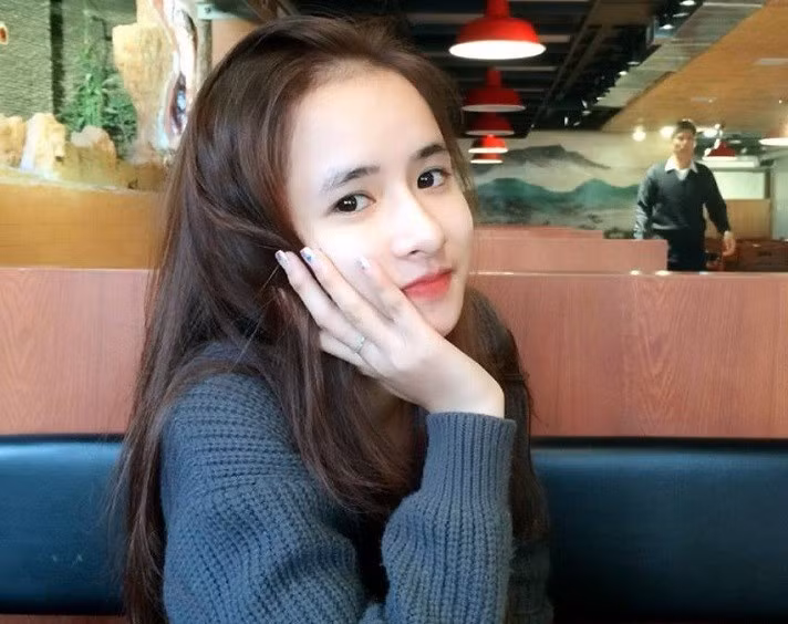 Dương Quỳnh Nga từng gây chú ý trên mạng với bức ảnh do học trò chụp khi đi thực tập tại trường THPT Đồng Hỷ (Thái Nguyên).