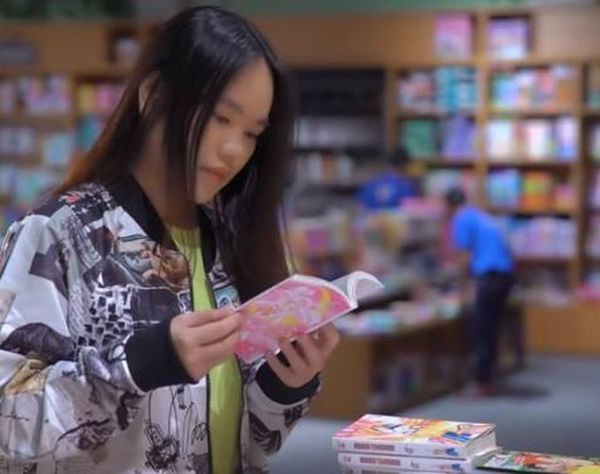 Cô gái trẻ này vừa tốt nghiệp ngành Bác sĩ Đa khoa, khoa Y Dược thuộc Đại học Quốc gia TP. HCM và hiện đang là quản trị viên của một câu lạc bộ dành cho những người thích đọc sách với hơn 70.000 thành viên tham gia.