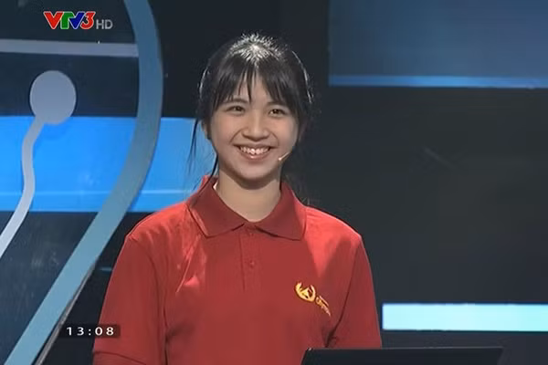 Phạm Tường Lan Thy - "hot girl ống nghiệm" luôn được xem là nữ sinh nổi bật nhất qua các mùa Olympia. Ngoại hình thu hút, nụ cười tươi tắn, đáng yêu của Lan Thy ngay lập tức thu hút khán giả khi tham gia chương trình vào năm 2016.