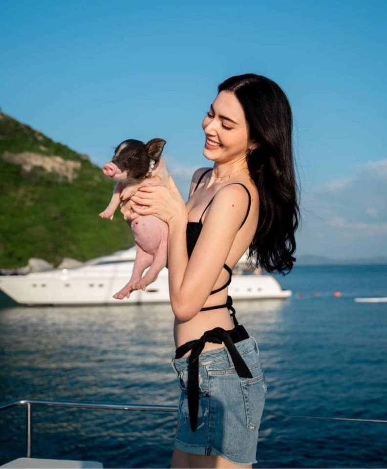 Với chiều cao 175cm và dáng vóc nóng bỏng, Mai Davika thực sự là một mỹ nhân "vạn người mê" của cộng đồng mạng Châu Á.