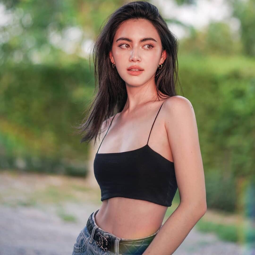 Trang cá nhân của người đẹp có hơn 9,2 triệu lượt theo dõi. Mỗi hình ảnh, video cô đăng tải nhận hàng trăm nghìn yêu thích và tương tác. Ảnh: Tổng hợp