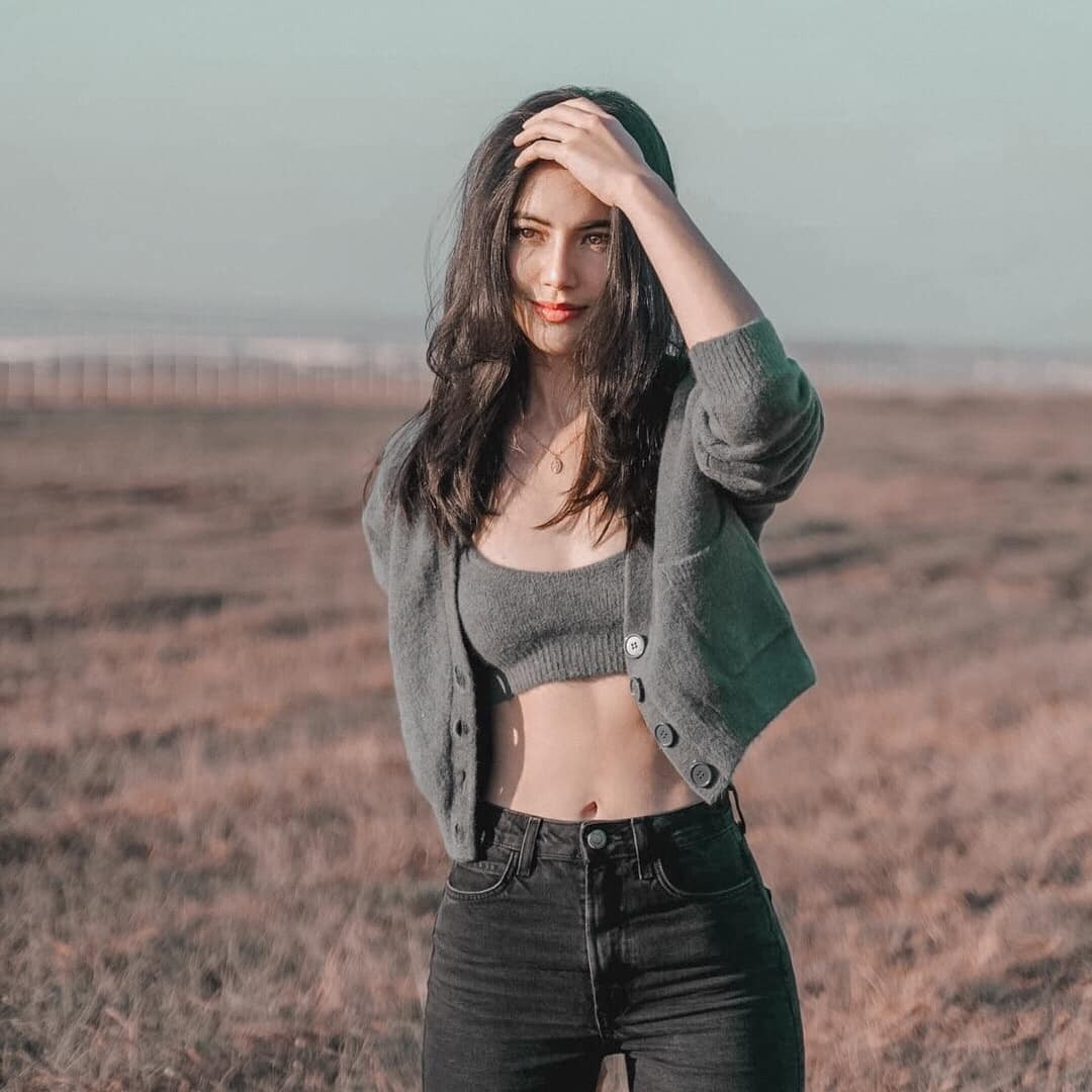 Gương mặt đẹp, sắc sảo là một lợi thế lớn của Mai, tuy nhiên vóc dáng thon gọn mà đặc biệt là vòng eo con kiến của mỹ nhân này lại là "chìa khóa" chính để cô thành công trên con đường nghệ thuật.