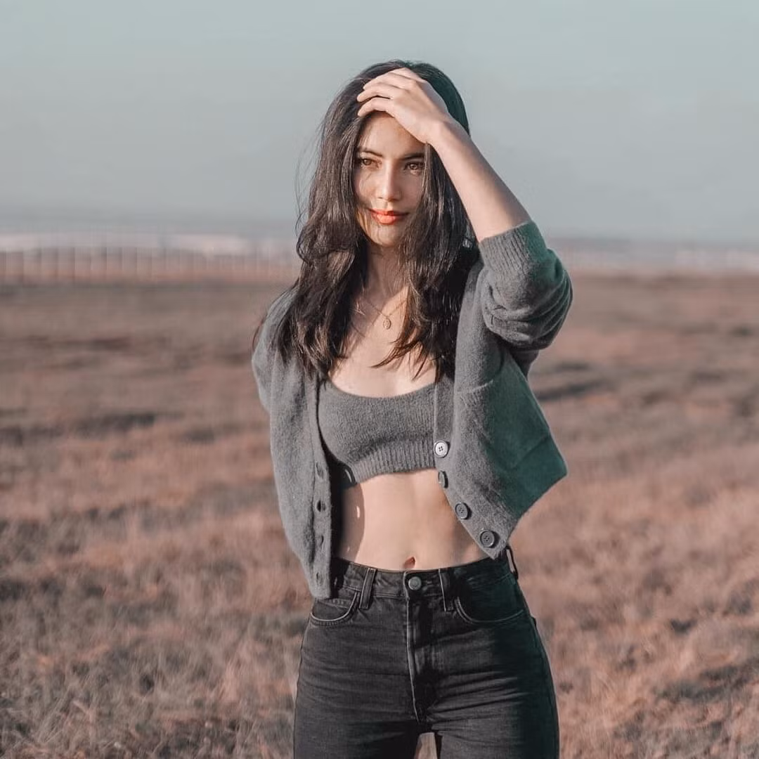 Gương mặt đẹp, sắc sảo là một lợi thế lớn của Mai, tuy nhiên vóc dáng thon gọn mà đặc biệt là vòng eo con kiến của mỹ nhân này lại là "chìa khóa" chính để cô thành công trên con đường nghệ thuật.