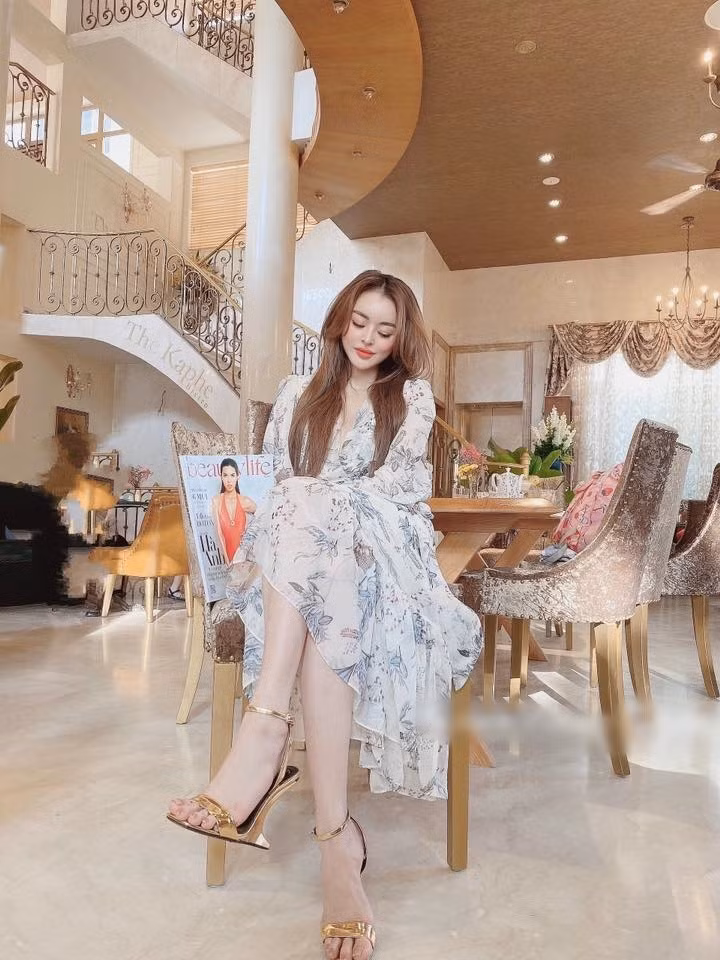 Trang Nemo cũng là một hot girl đầy rẫy tai tiếng, thị phi, thế nhưng độ giàu có của cô nàng cũng là điều không thể phủ nhận.