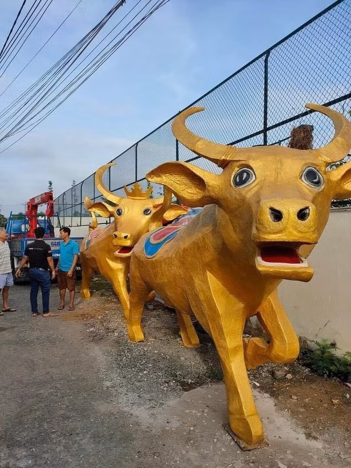 Đa số cộng đồng mạng đều bày tỏ sự thích thú trước chú trâu này. Có không ít người còn để lại những lời bình luận hài hước, khó đỡ vì biểu cảm gây cười của linh vật năm 2021.