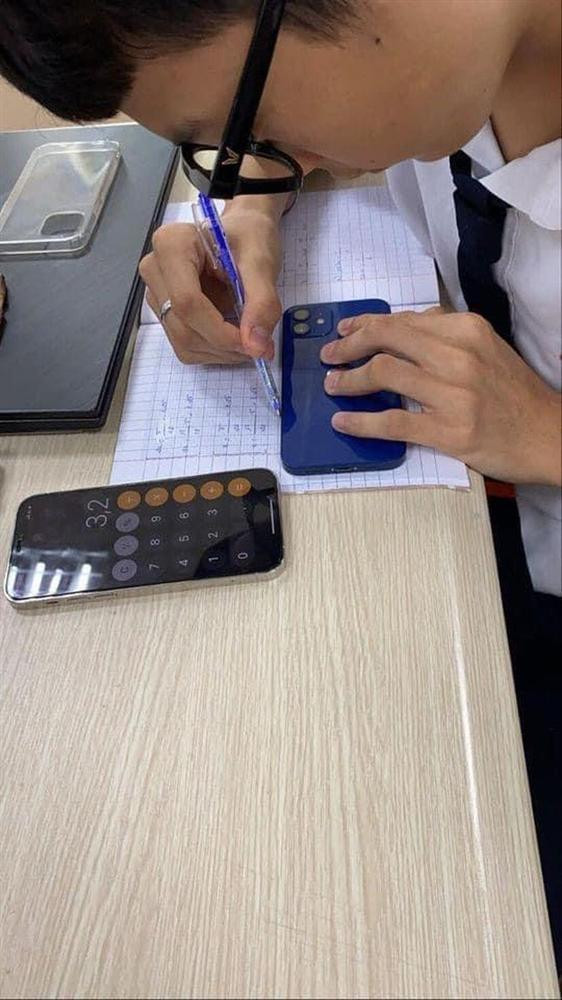 Những hình ảnh này xuất hiện trên MXH ngay lập tức nhận được sự quan tâm, thích thú của giới học trò.