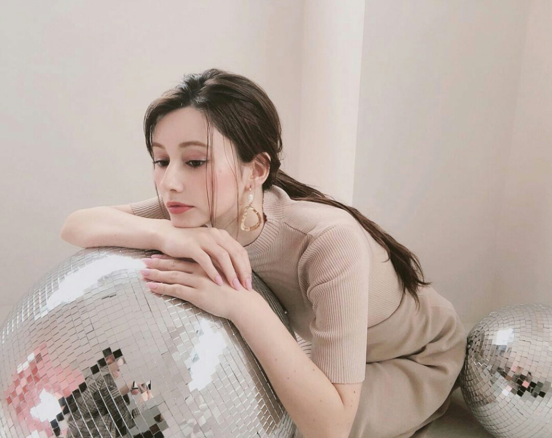 Người đẹp sinh năm 1990 còn khiến người hâm mộ bất ngờ khi từng giành giải thưởng trong một cuộc thi bơi lội do Hiệp hội CLB bơi lội Nhật Bản tài trợ.