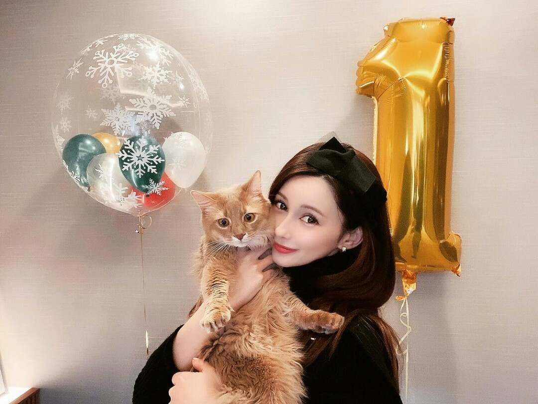 Là mỹ nhân "vừa có tài vừa có sắc" nhưng Darenogare khá kín tiếng trong chuyện đời tư.