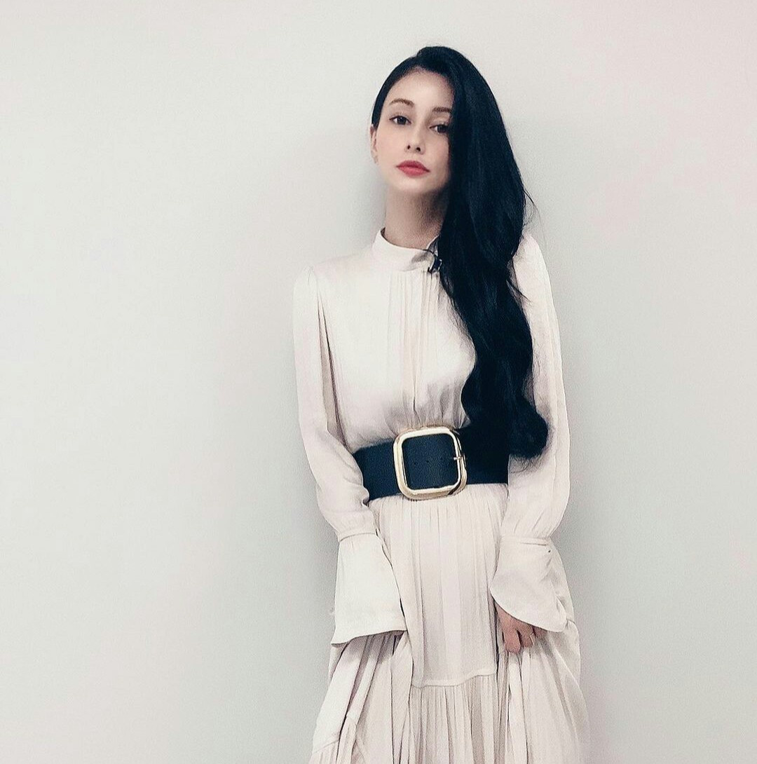 Thời gian rảnh, cô nàng thường gặp gỡ bạn bè hoặc vào bếp nấu những món ăn mới.