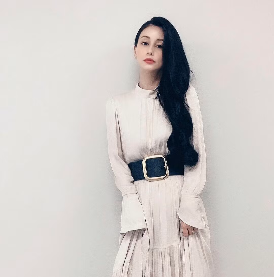 Thời gian rảnh, cô nàng thường gặp gỡ bạn bè hoặc vào bếp nấu những món ăn mới.