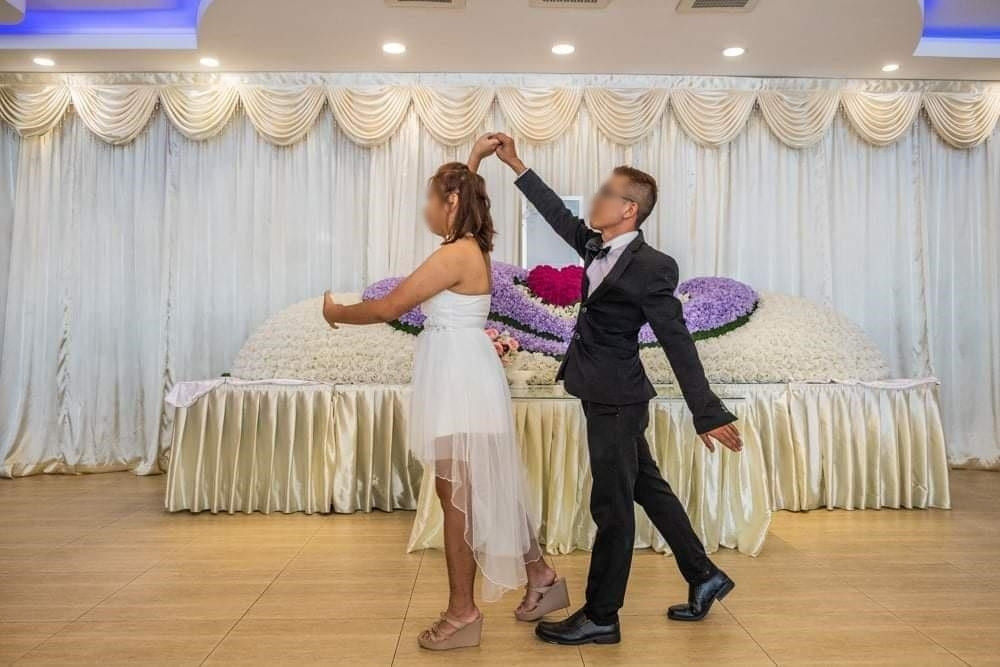 Hầu hết ai nấy đều hết hồn với ý tưởng thực hiện cũng như việc lựa chọn địa điểm chụp ảnh cưới "độc lạ" như vậy.