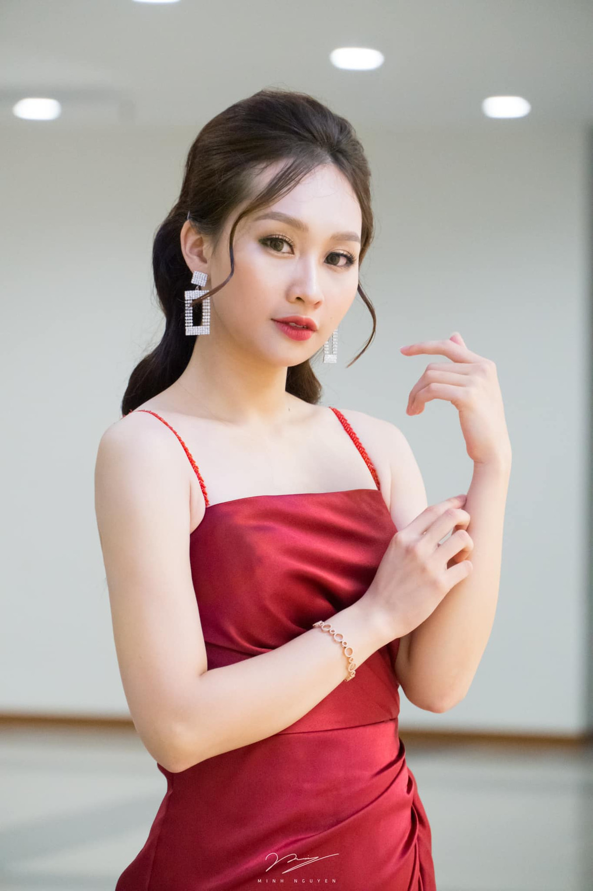 Từ những năm học cấp 3, Thanh Thảo đã được biết đến là một nữ sinh có thành tích học tập tốt. Cô nàng là cựu học sinh trường THPT Chuyên Phan Bội Châu, cô cũng từng đạt giải Ba môn Sinh học trong kì thi Học sinh giỏi cấp tỉnh.